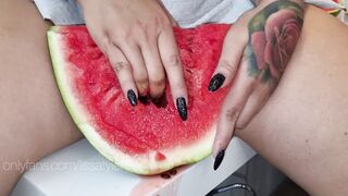 Food threesome with Lissa Tyler, Mariana Martix & Lily Rosse