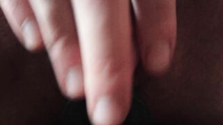 Огромный мокрый клитор возбужденного фтм
