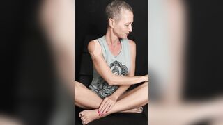 Kiki Deez Smoking and Tells you something you don't know about herself