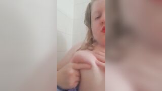 Babe Shower and Blowjob/cumshot