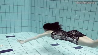 Loris Licicia Bouncing her Jugs Underwater