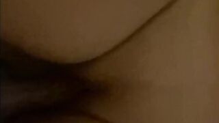 AMATEUR DARK HAIRED BLOWS PENIS- DUDE SUCKS LOAD ON HER BOOTY