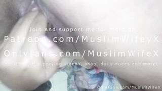 Amateur Arab Muslim Milf زوجة عربية Masturbates Squirting Cunt while