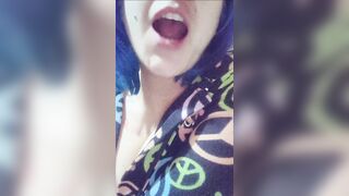 Hot Smoker Spit Play Long Melons Pop out on Live