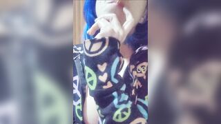 Hot Smoker Spit Play Long Melons Pop out on Live