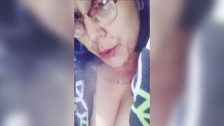 Hot Smoker Spit Play Long Melons Pop out on Live