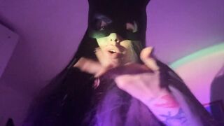 Incognito cunt with mouth does not take off her Mask