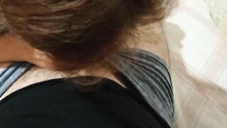 Сосет соседу по комнате