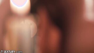 21 SEXTURY - CRAZY HOT HOTTIE Dyke Oil Grind with Tina Kay and Lilu Moon