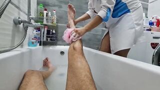 FAMILY FANTASY - A nurse jerks off a man's penis