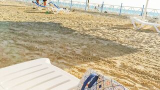 I Masturbating on the Beach