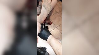 Libero Il Cazzo Della Trav Dalla Gabbietta Di Castità