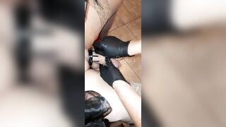 Libero Il Cazzo Della Trav Dalla Gabbietta Di Castità