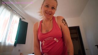 Pregnant women on Vacation inside Sardinia, first Sex