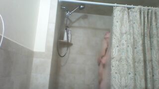 beauty Hottie cougar Gets Steamy into the Shower