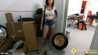 Roadside - Tricia Oaks Bailing out her boyfriend with her Juciy Snatch