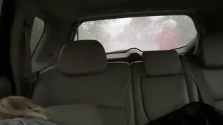 Жестко трахнул в жопу в машине