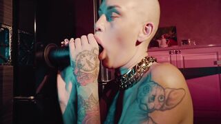 AND THIS BITCH KNOWS HOW TO SUCK !!!
