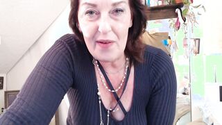 V689.c Third and final try to got preggers. Can you imagine how curvy I would be? From DawnSkye