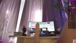 HD факмашина+киска! роскошные ягодицы и большие бедра обхватывают член так что шишка дымится! вебка