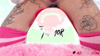 Evilyn Ink gets lubed up and ride the tremor