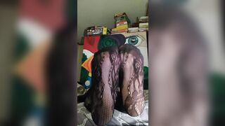 10 minutes of 10 stockinged foot
