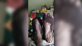 10 minutes of 10 stockinged foot