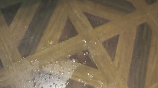 地下アイドルのスレンダー美女を電マ責め　大量潮吹き