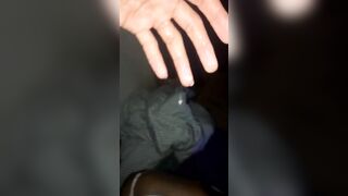 Je mets les menotte a ma demi soeur puis je lui sperme sur les fesse