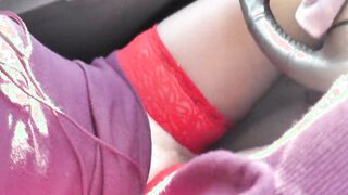 Frina vehicle has broken auto navigator. Beauty blonde milf mom