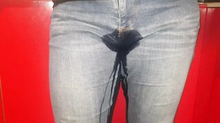 Love to pissing into my jeans - latinafeet386
