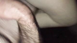 Femme qui filme son compagnon lui lécher le clitoris