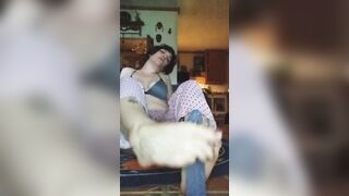 Massage vibrator with slippery toes