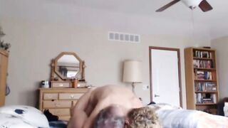 Je filme en cachette mes parents baisée dans la chambre