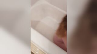 Peed on myself into the bath tub (self peeing)