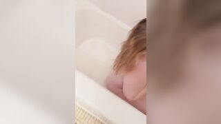 Peed on myself into the bath tub (self peeing)