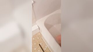 Peed on myself into the bath tub (self peeing)