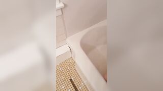 Peed on myself into the bath tub (self peeing)