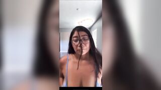 mom Huge tit YouTuber running boob bounce mommy’s tit