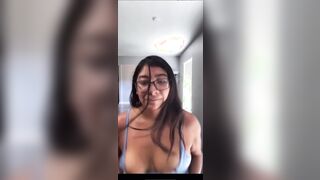 mom Huge tit YouTuber running boob bounce mommy’s tit