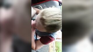Un mec baise sa nana sous ses yeux