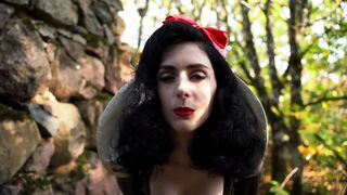 Snow White's pretty titties