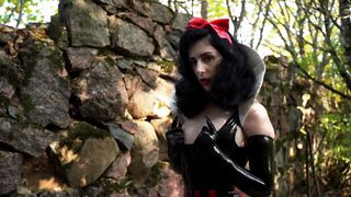 Snow White's pretty titties