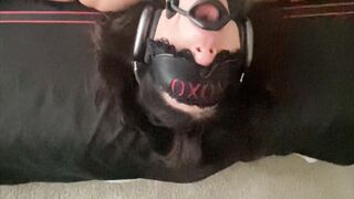BEAUTY AMATEUR LOVERS INTO A ORGASM EDGING SESSION AND DEEPTHROATS A LONG ROUGH PENIS AT THE SAME TIME