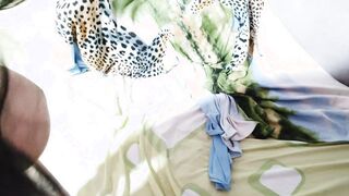 Kinky women Masturbates So Yummy And Squirting