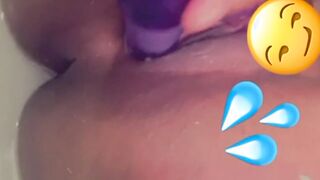 Pink vagina has a humongous cumshot