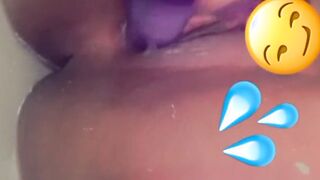 Pink vagina has a humongous cumshot