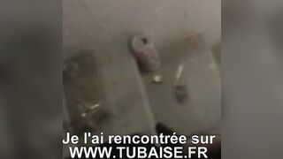 Une noire accepte de baiser dans les cages descaliers bien degueu