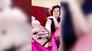 Bombshell mom CatPrincess sheer nylon sock removal