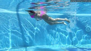 Jessica Lincoln Enjoying being nude into the pool